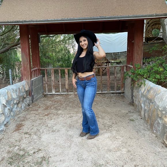 Meet your Posher, Veronica - Picture 9 of 16